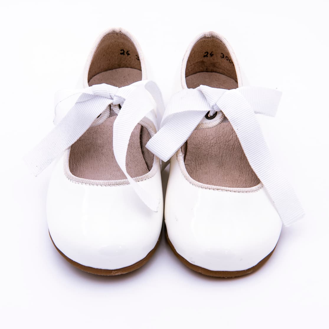 Bailarina o mercedita tipo angelito con lazo de grosgrain en piel charol de vestir para niñas - Imagen 5