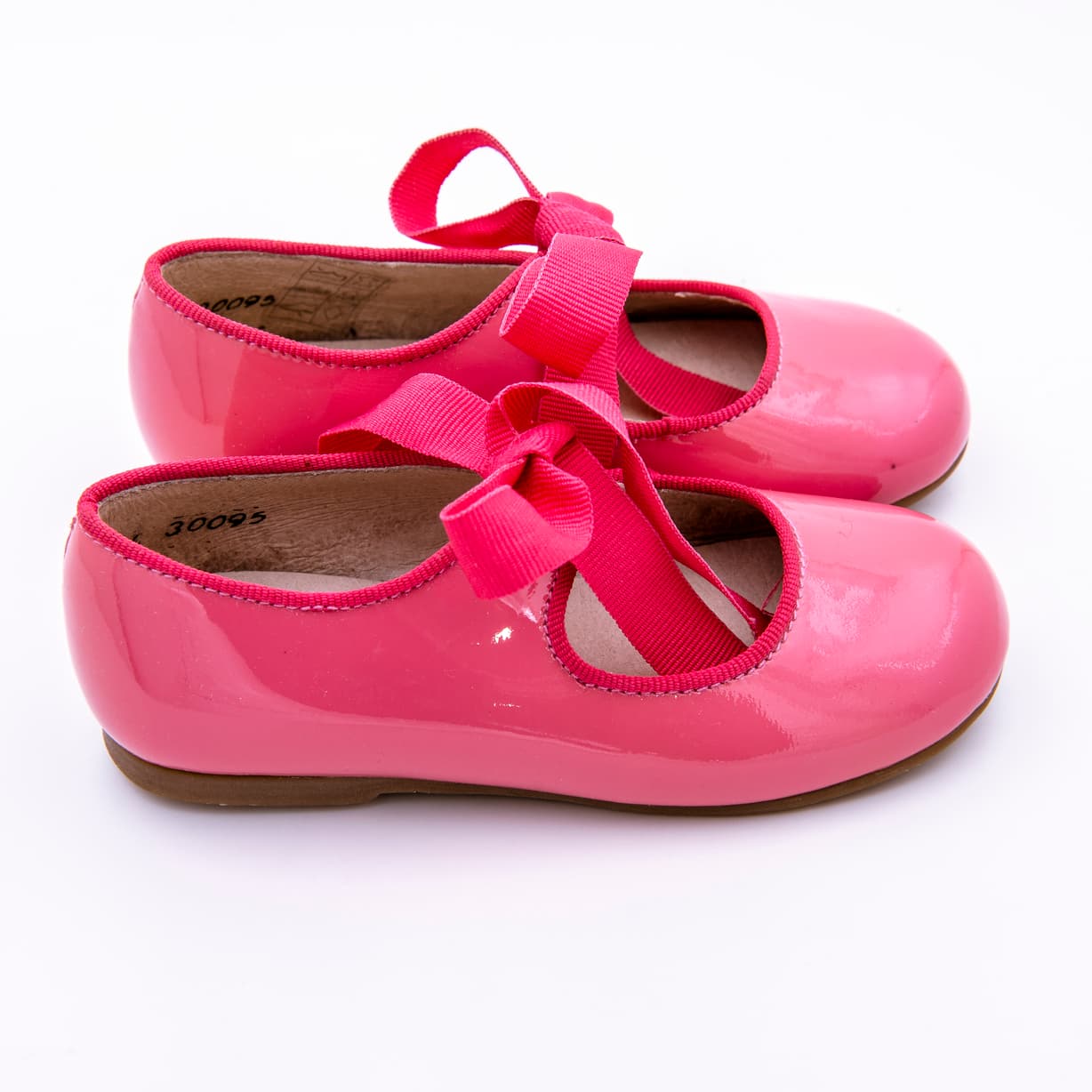 Bailarina o mercedita tipo angelito con lazo de grosgrain en piel charol de vestir para niñas - Imagen 4