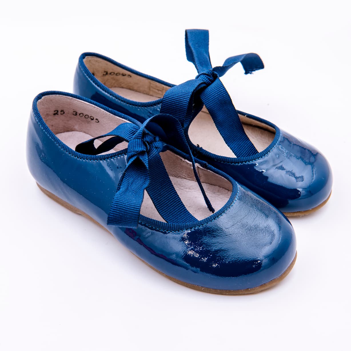 Bailarina o mercedita tipo angelito con lazo de grosgrain en piel charol de vestir para niñas - Imagen 9