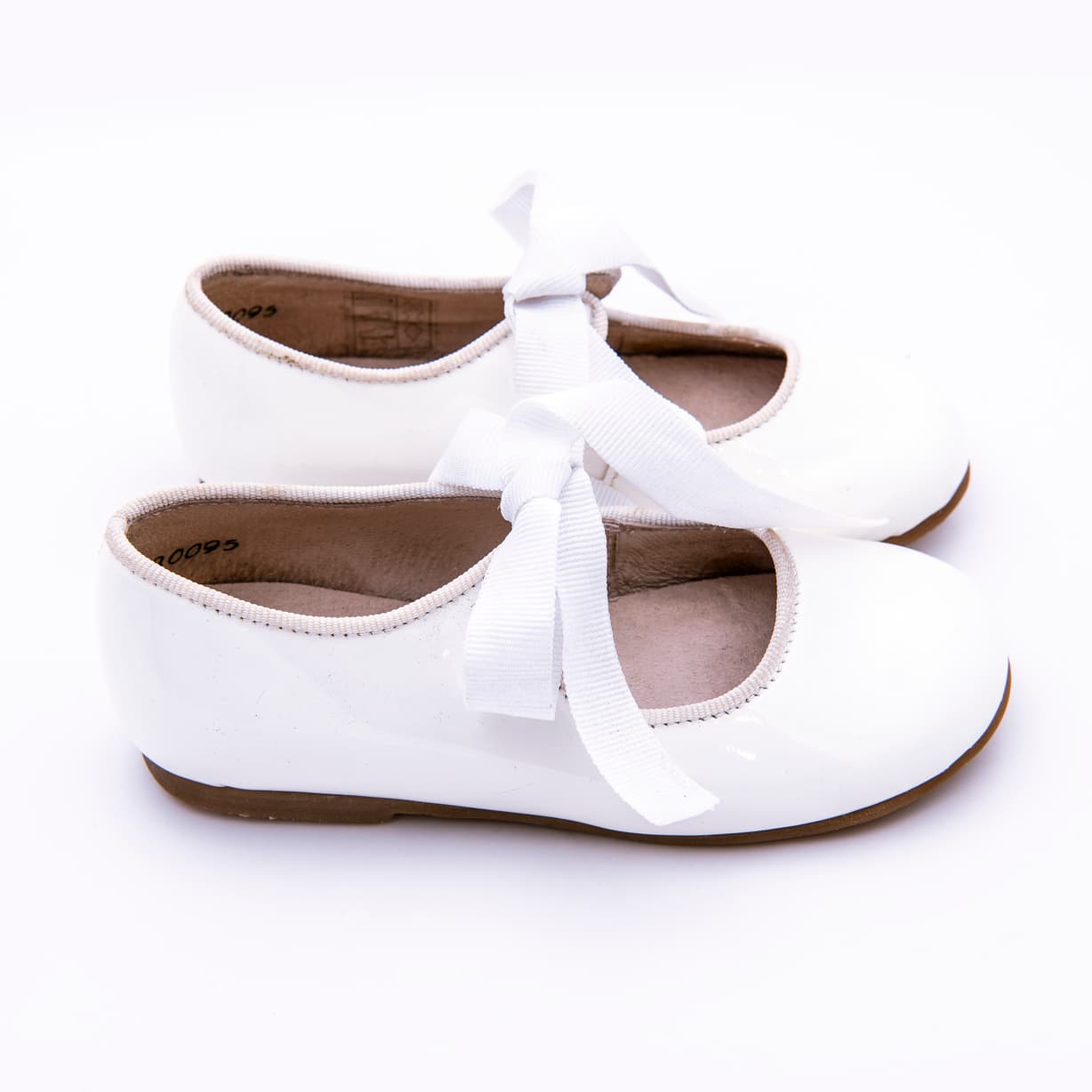 Bailarina o mercedita tipo angelito con lazo de grosgrain en piel charol de vestir para niñas - Imagen 7