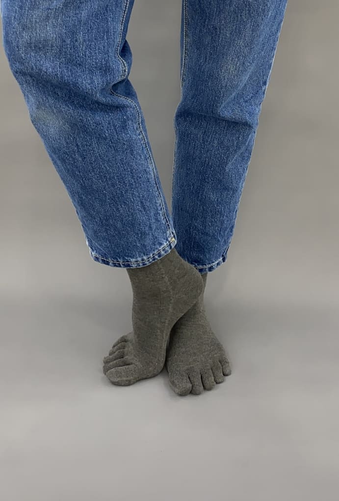 CALCETINES barefoot lisos gruesos gris oscuro - Imagen 2