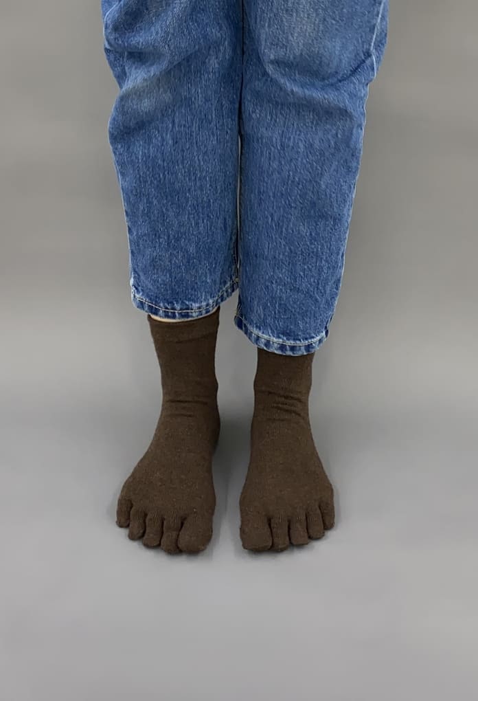 CALCETINES barefoot lisos gruesos chocolate - Imagen 3